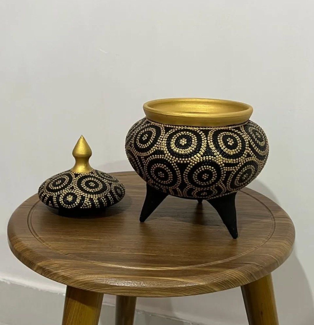 قندان سه پایه سفالی نقطه کوبی