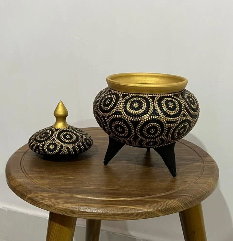 قندان سه پایه سفالی نقطه کوبی
